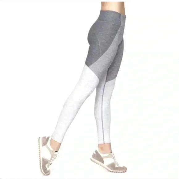Outdoor Voices 7/8 Tri Tone Gray Leggings Sz XL - Picture 2 of 9